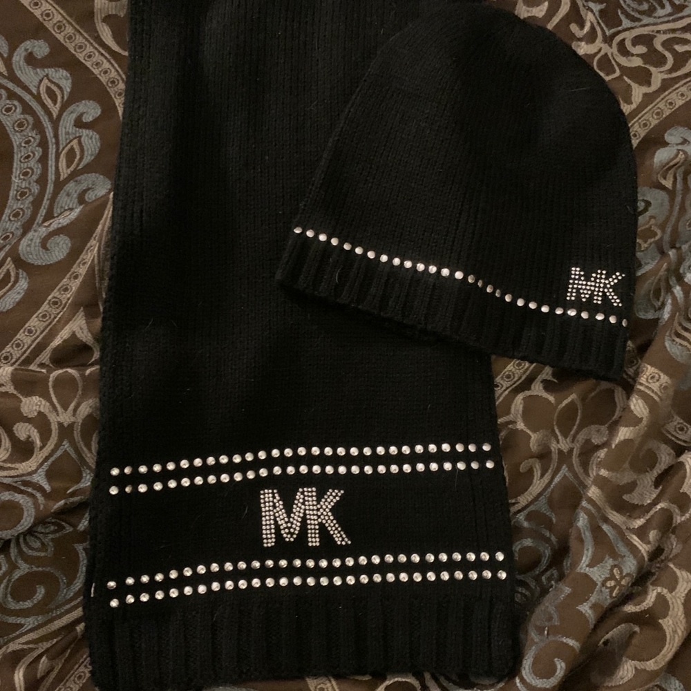 Michael Kors MK Scarf and Hat set new authentic